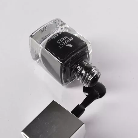 Gél Lakk hatású körömlakk #004 - Black 7ml - Perfect Nails